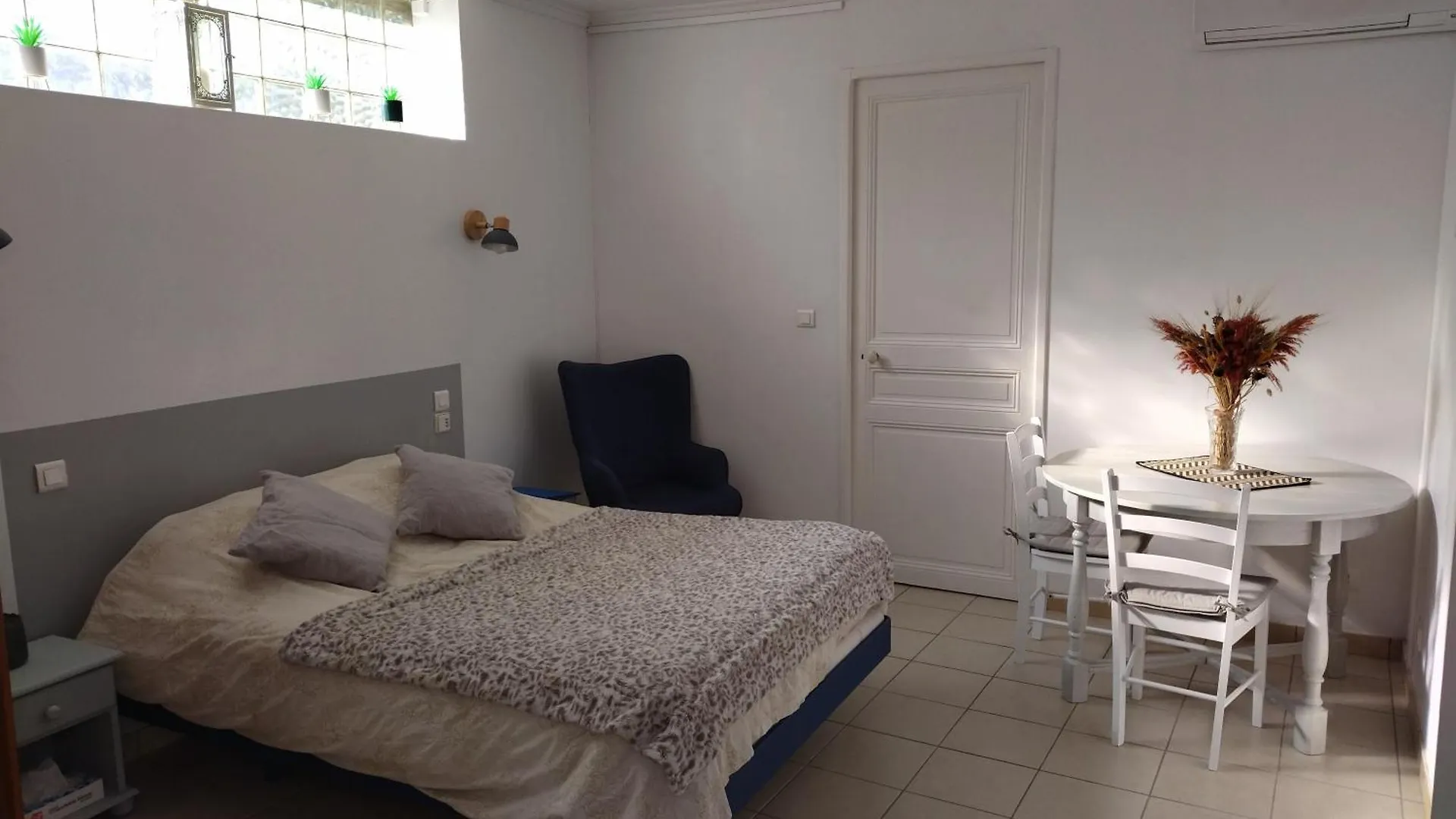 Studio Independant Dans Charmante Bastide Mallemort Homestay