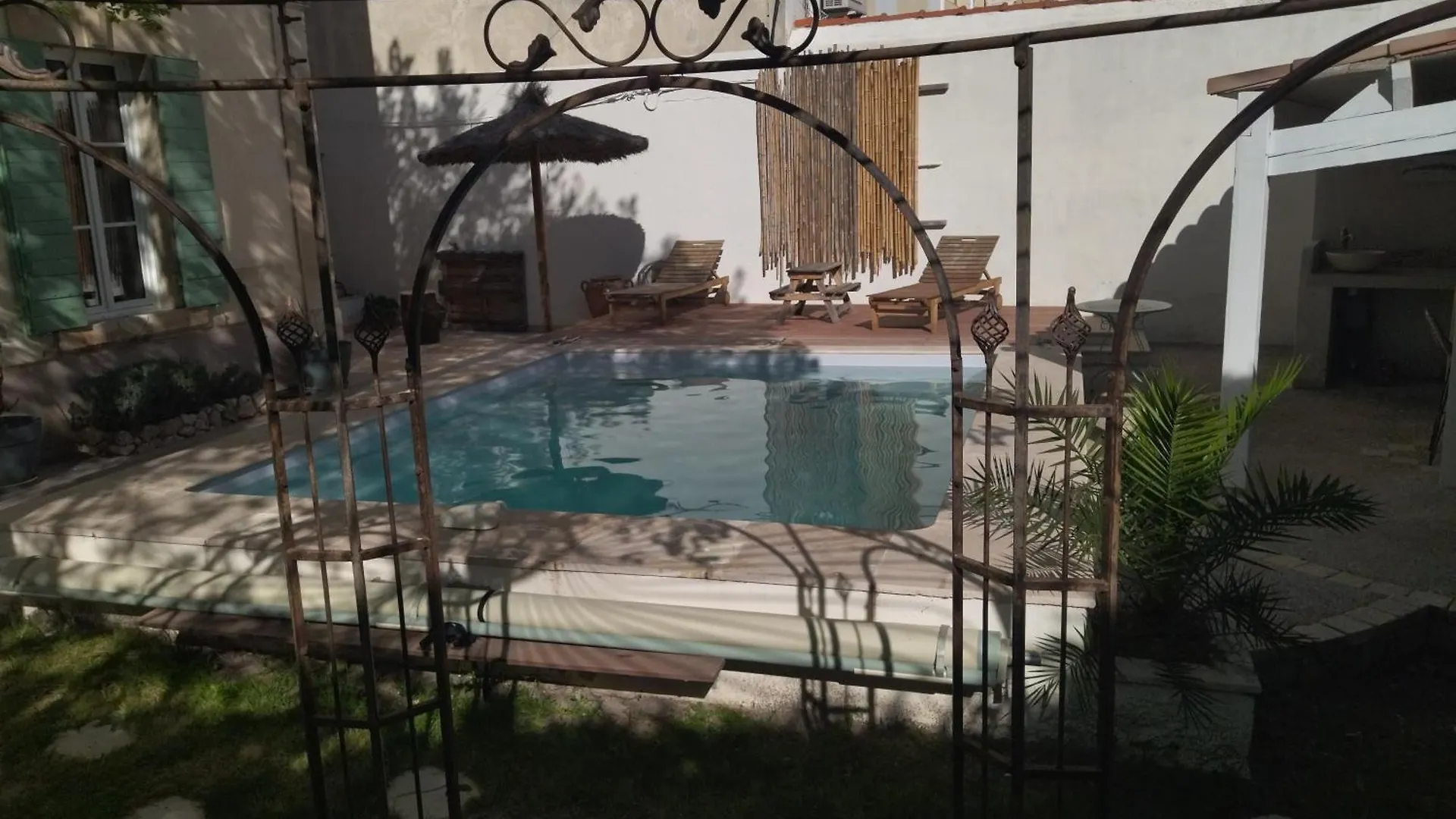 Homestay Studio Independant Dans Charmante Bastide Mallemort France