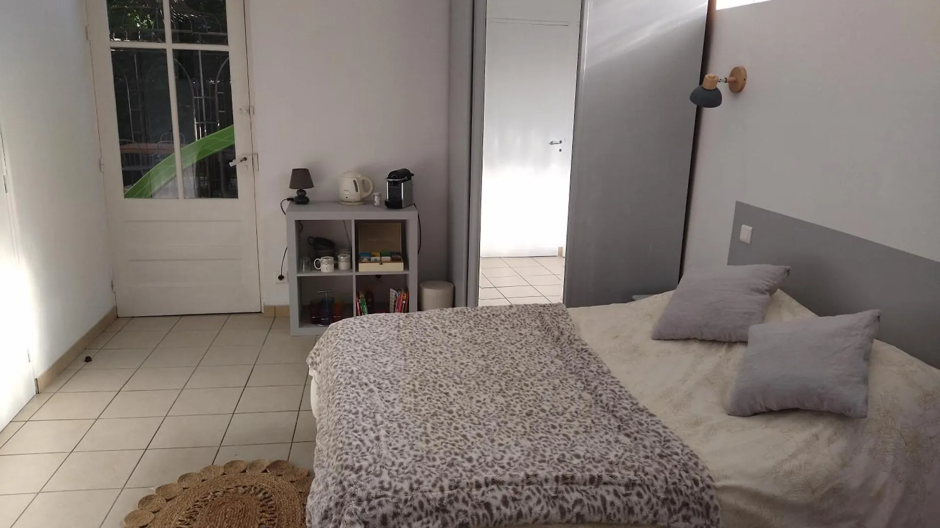 Studio Independant Dans Charmante Bastide Mallemort Homestay